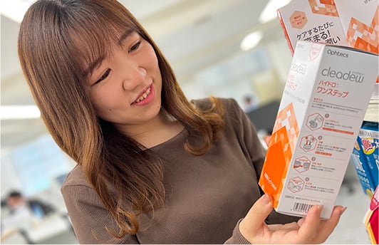 マーケティング部 青木さん